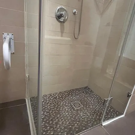 Konukevi Notti Sull'adige Verona
