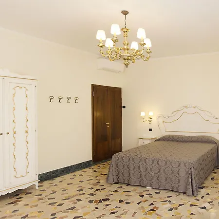 Notti Sull'adige ゲストハウス 4*